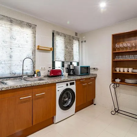 Hp1c.25 - Family-friendly And Well Connected *